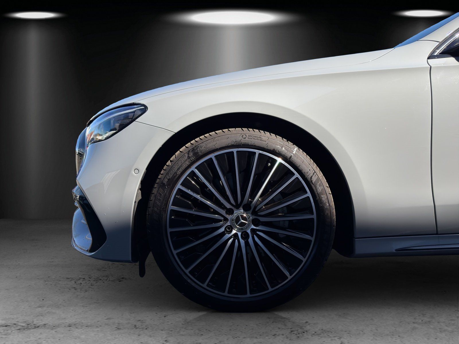 Fahrzeugabbildung Mercedes-Benz E300de T AMG Prem+ DISTRO Superscrn AIRMATIC AHK