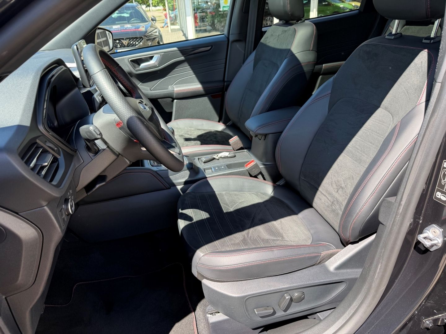 Fahrzeugabbildung Ford Kuga ST-Line X ACC LED Pano RFK Navi B&O AHK TWA