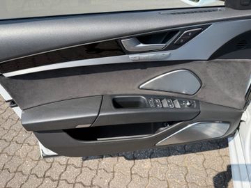 Audi A8 - 10
