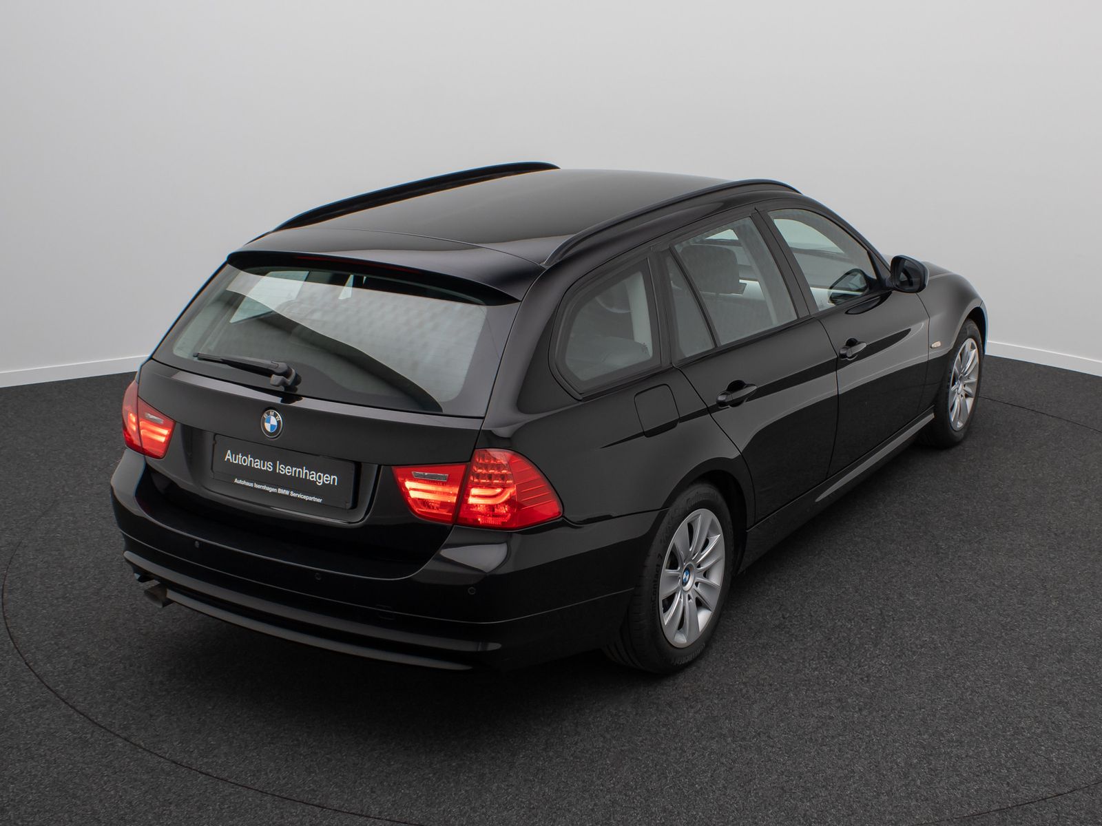 Fahrzeugabbildung BMW 318d GeschwindigReg KlimaAut PDC AHK Nebelschein