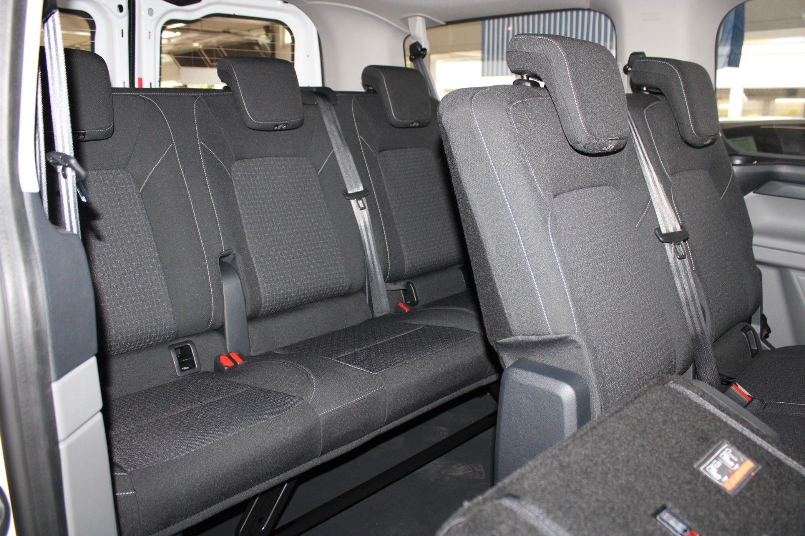 Fahrzeugabbildung Ford Transit Custom Kombi Trend 8-Sitzer GJR SOFORT