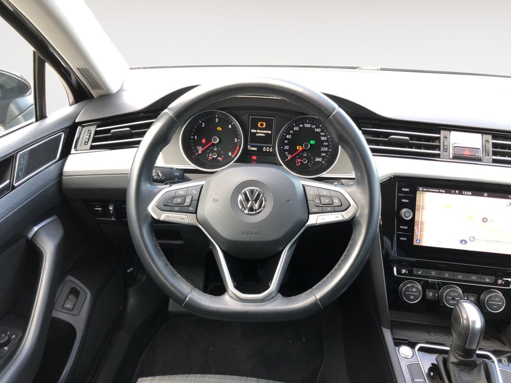 Fahrzeugabbildung Volkswagen Passat Variant 1.6 TDI SCR DSG Business Standhei