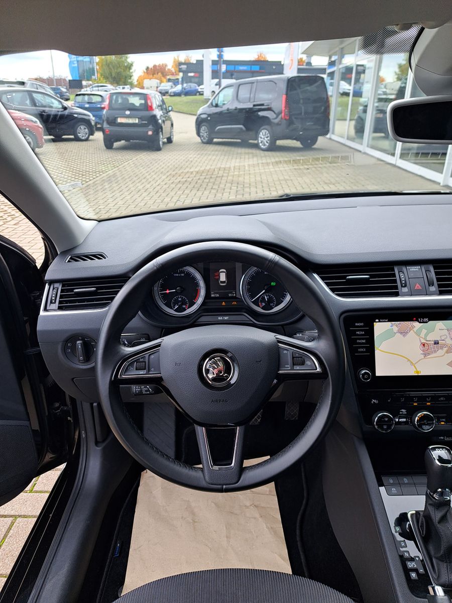 Fahrzeugabbildung SKODA Octavia Style 2.0 TDI DSG LED NAVI PARK-ASSIST