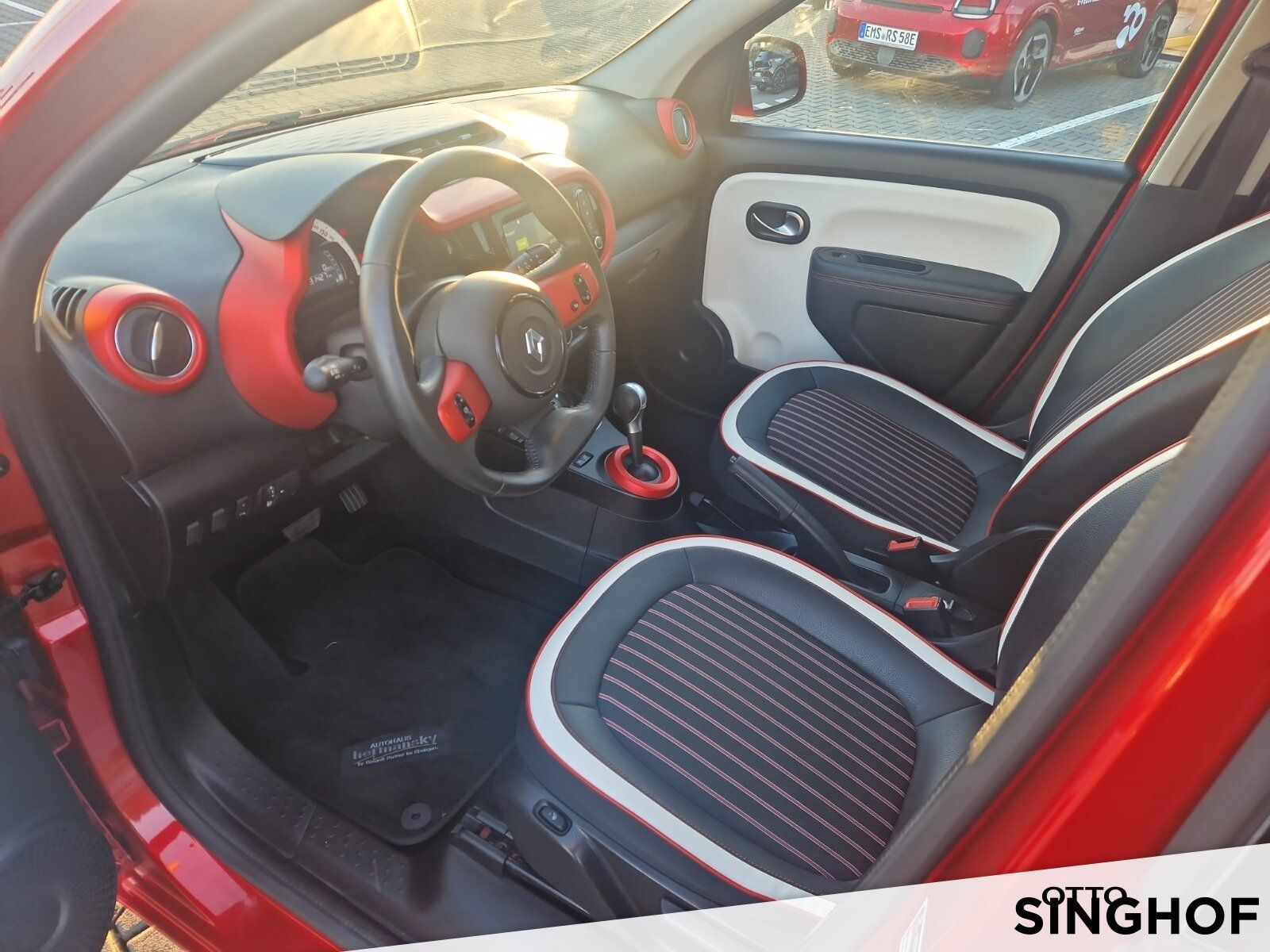 Fahrzeugabbildung Renault Twingo Intens TCe 90 EDC