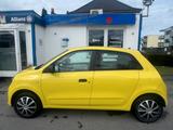 Renault Twingo Expression - Renault Twingo: Gelb