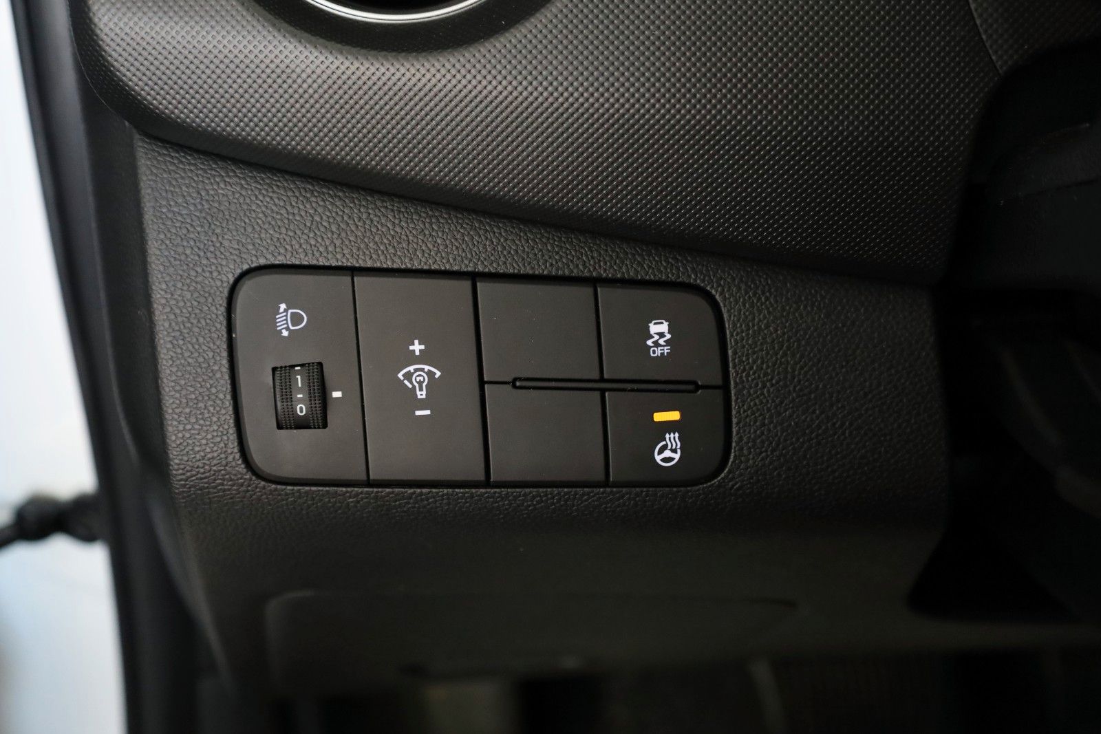 Fahrzeugabbildung Hyundai i10 YES! Plus,Autom.,Navi,SH, PDC, 8fach bereift