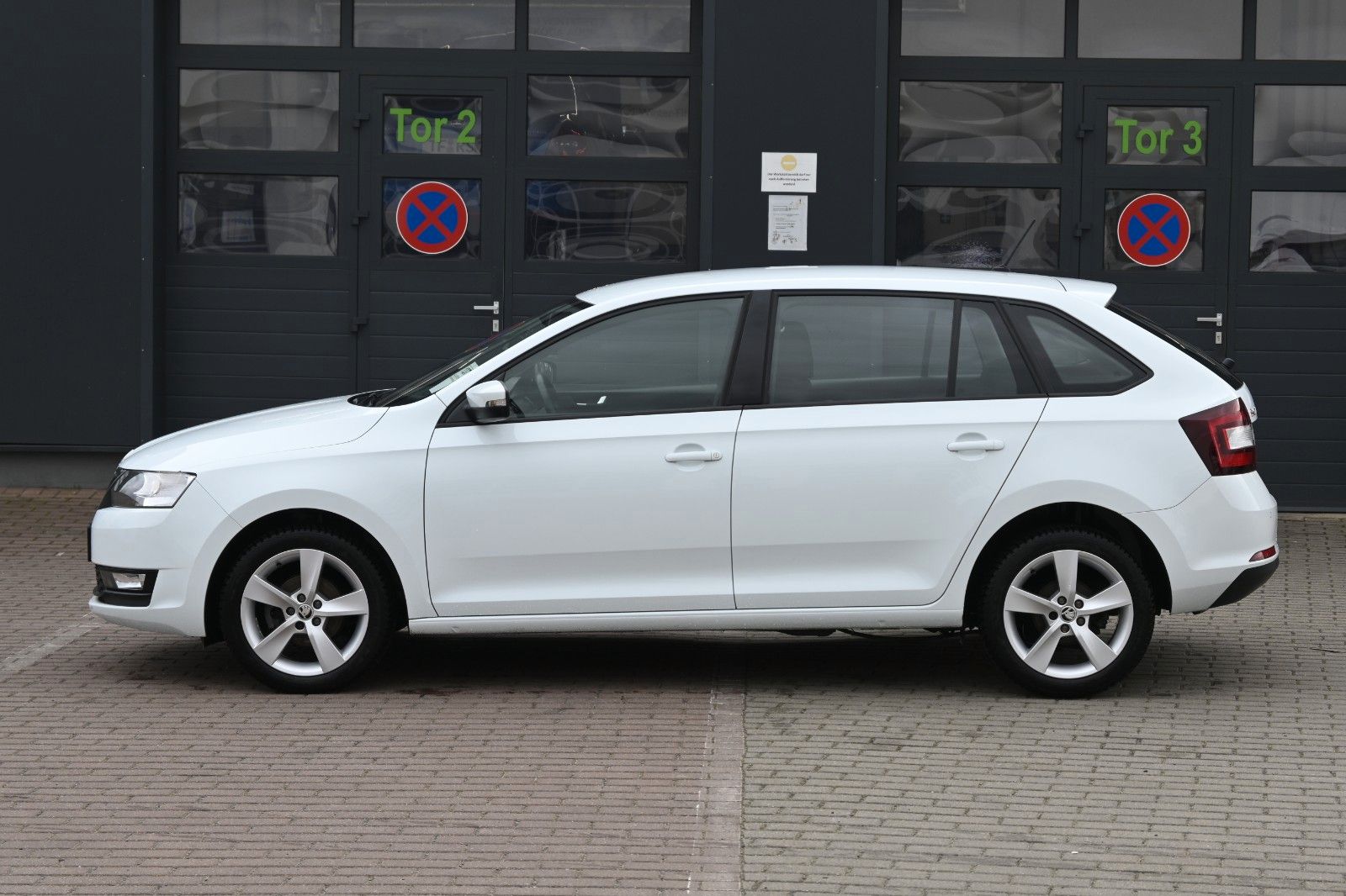 Fahrzeugabbildung SKODA Rapid Spaceback Cool Edition 1.0 TSI