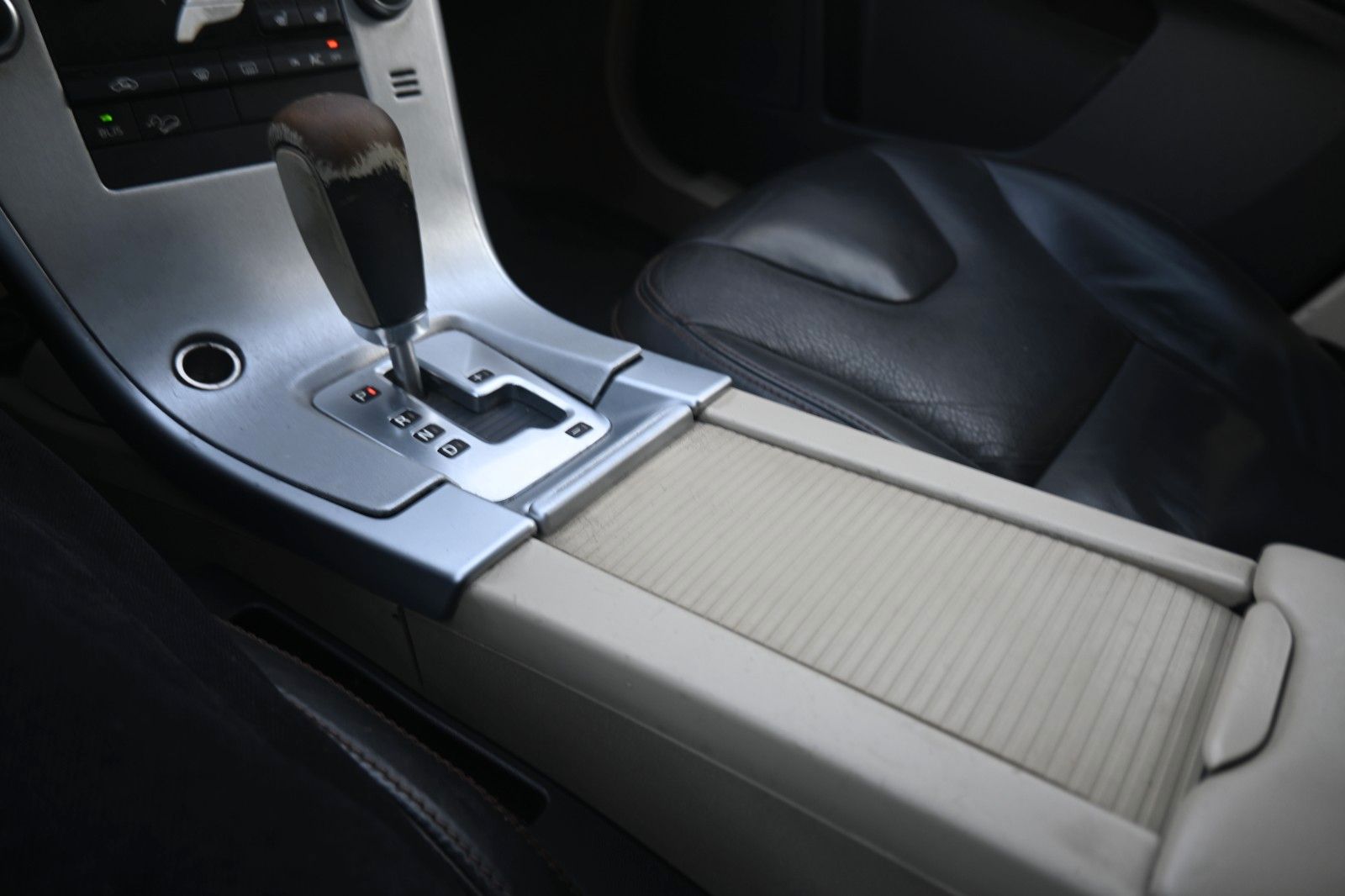 Fahrzeugabbildung Volvo XC60 3.2L 6-Zylinder