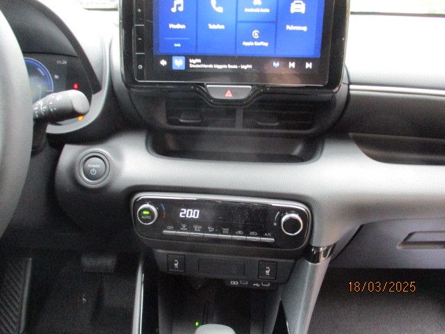 Fahrzeugabbildung Toyota Yaris Hybrid Teamplayer mit Comfort-Paket