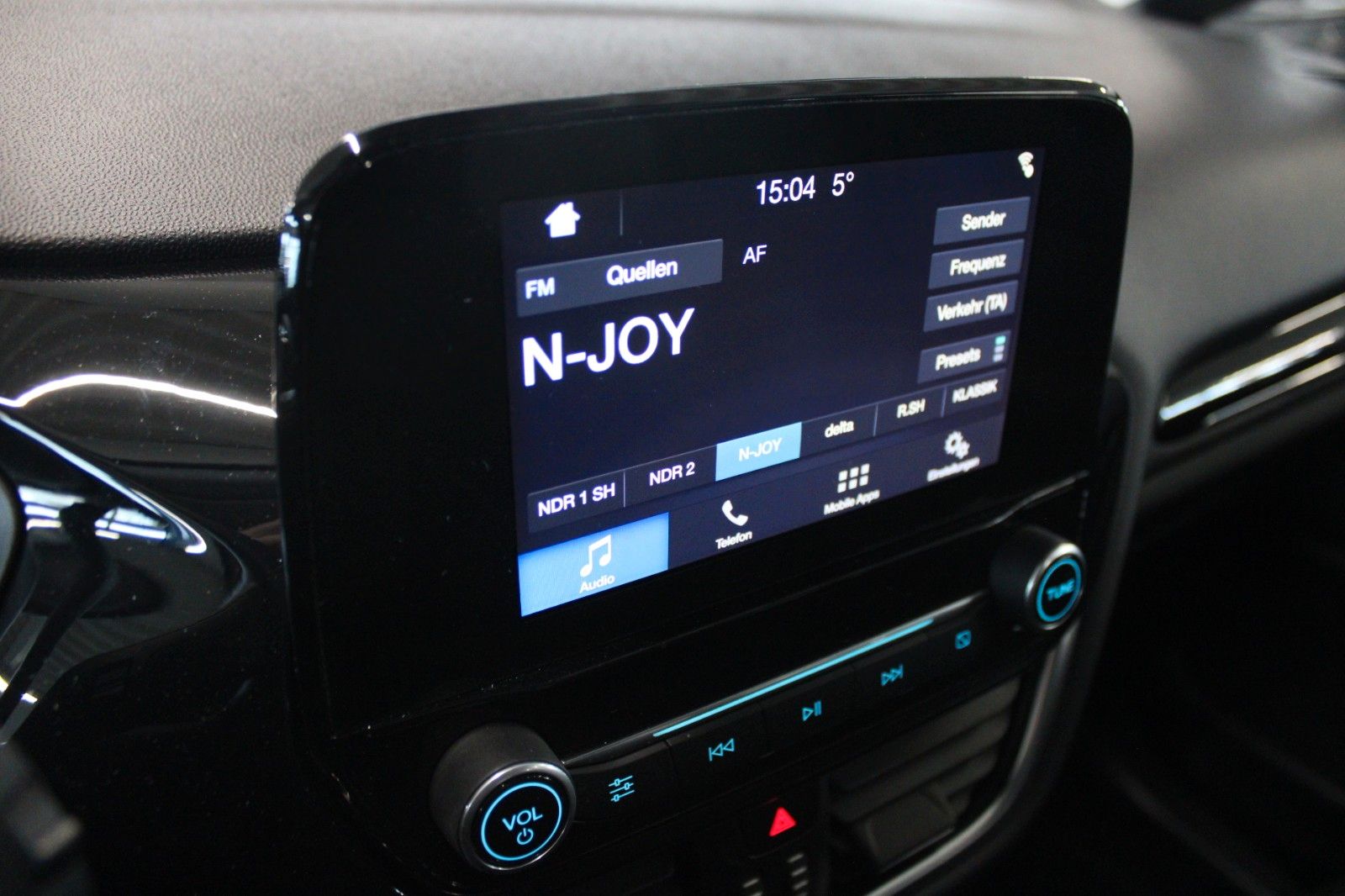 Fahrzeugabbildung Ford Fiesta Cool & Connect 5-T CAM PDC KLIMA WinterP.