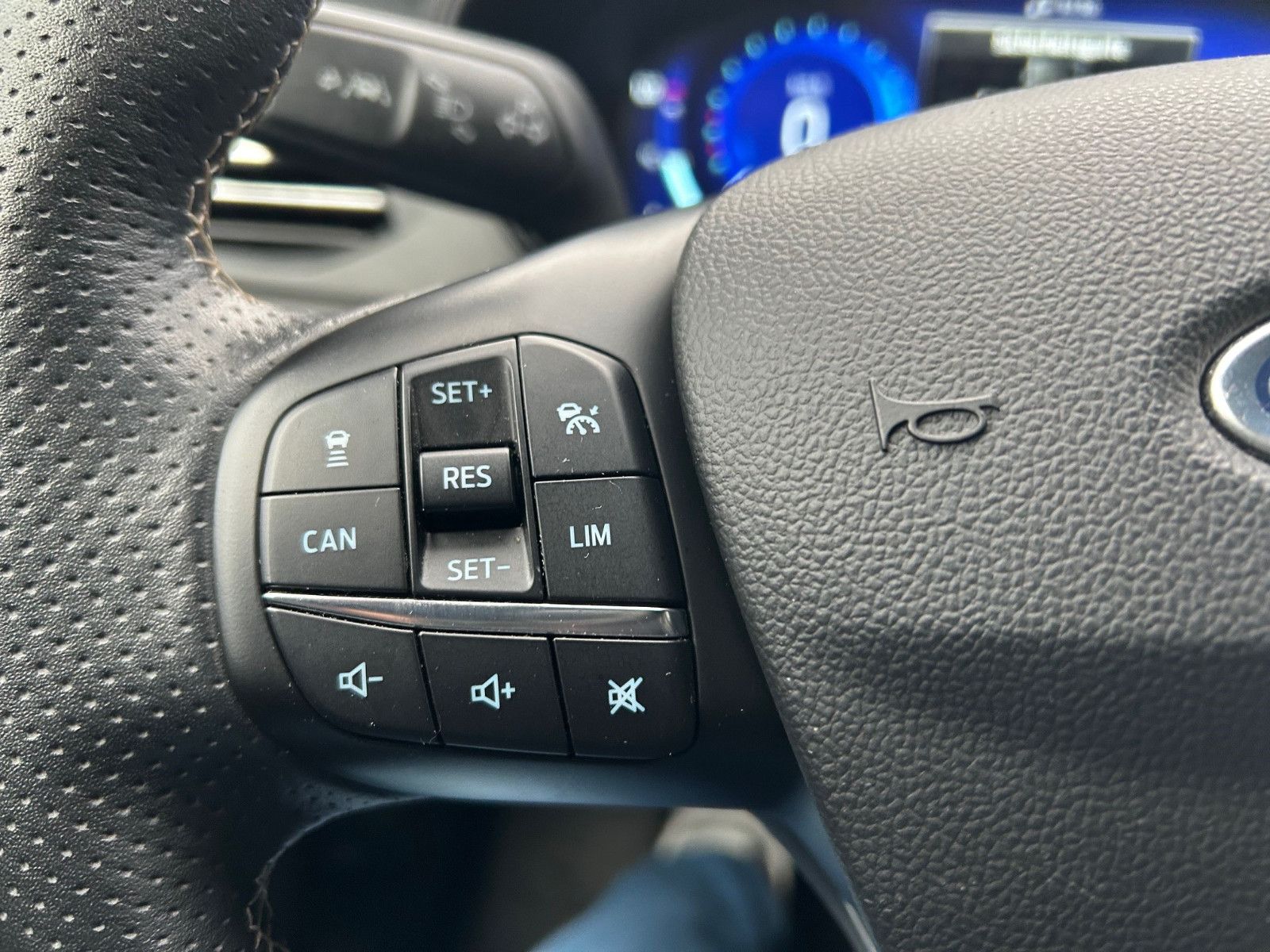 Fahrzeugabbildung Ford Focus Turnier ST 280 PS/ NAVI/LED/KAMERA/ACC