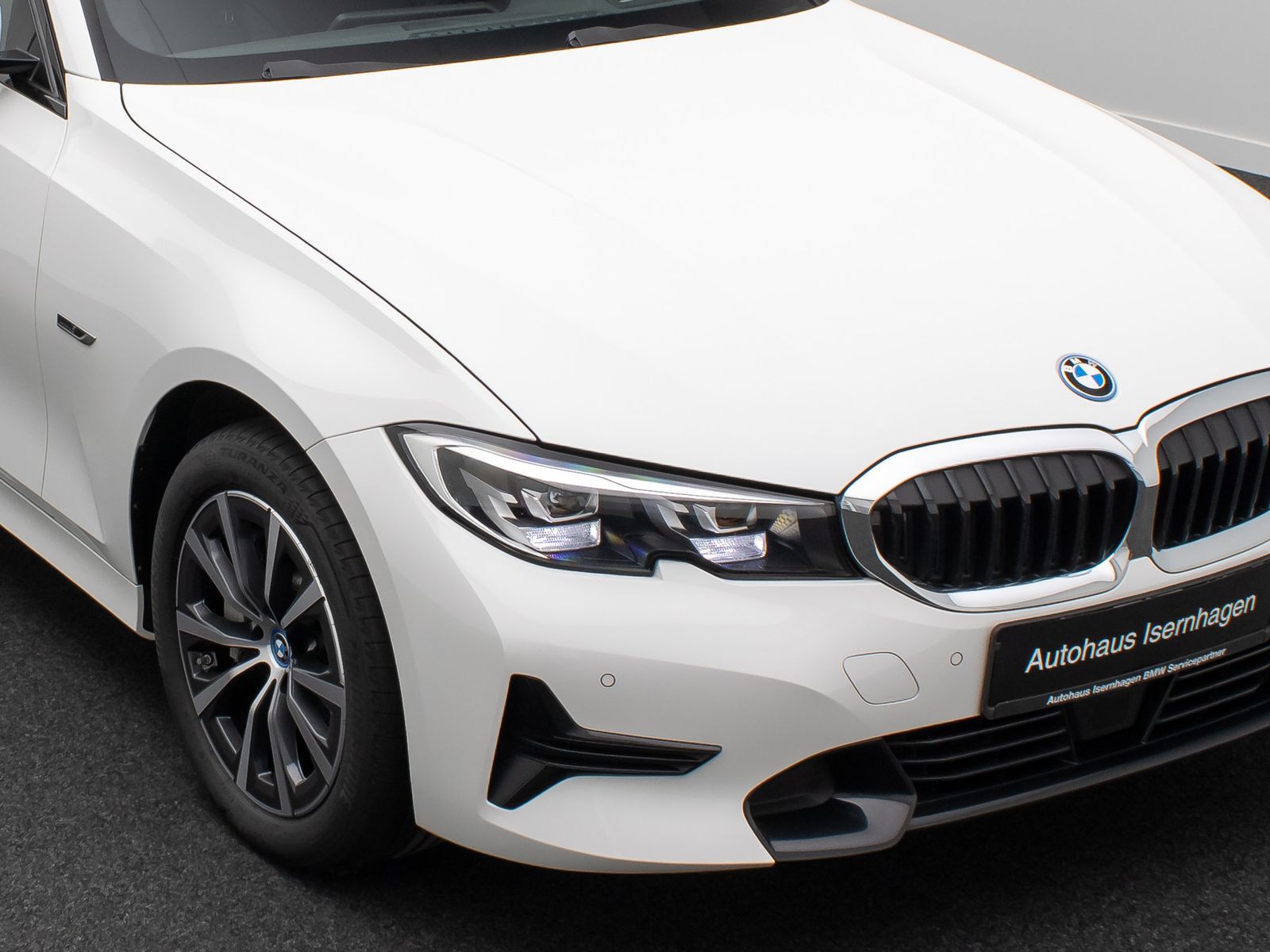 Fahrzeugabbildung BMW 330e xD Sport Line Alarm HUD DAB Panorama HiFi