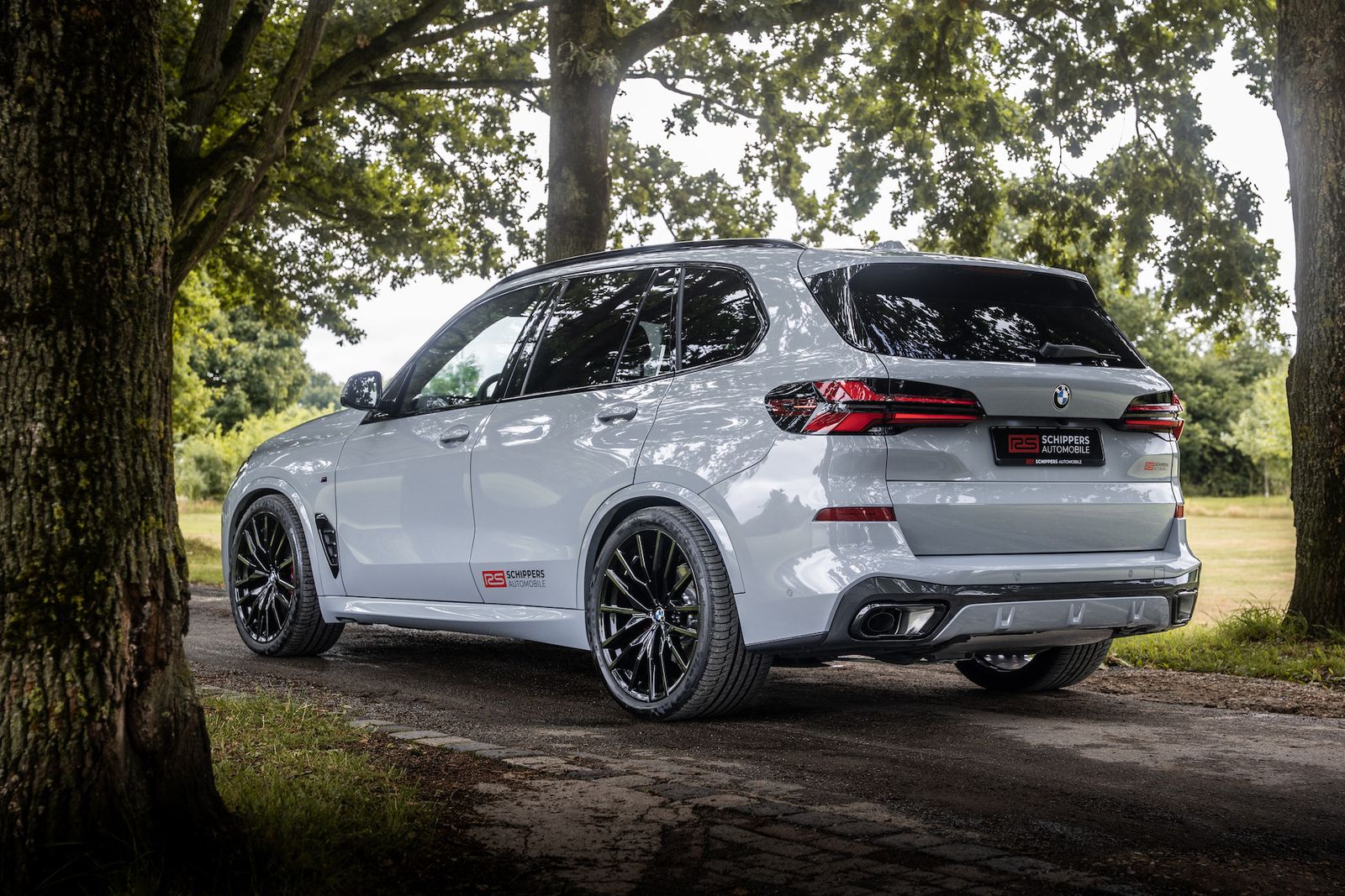 Fahrzeugabbildung BMW X5 40d xDrive M-SPORT PRO|AHK|CARBON|LUFT|ICONIC