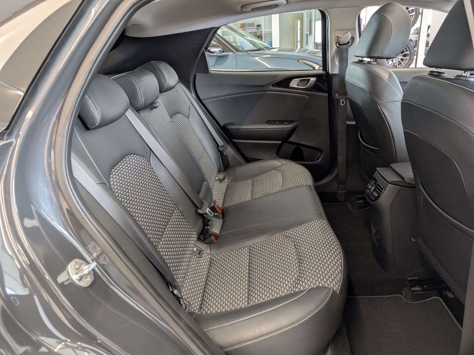 KIA XCeed 1.6D 48V Spirit Xclusive Glasdach – Bild 15