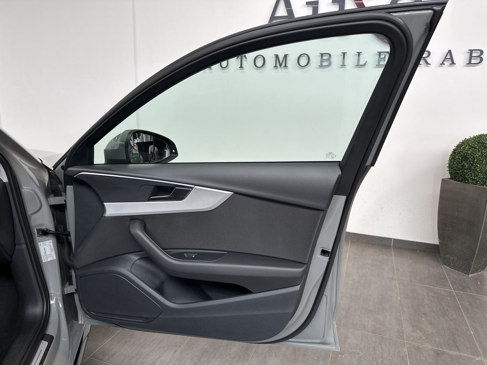 Fahrzeugabbildung Audi A4 Avant Avant 40 TDI S-Line Black LED+AHK+19ZO