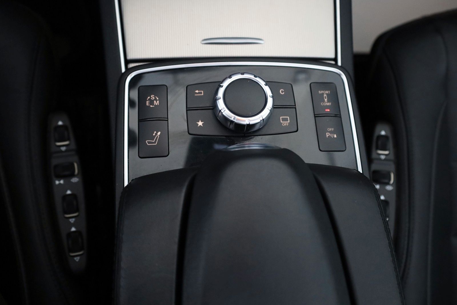 Fahrzeugabbildung Mercedes-Benz E400 Cabrio AMG Line Leder,Navi,LED,H/K,Airscarf