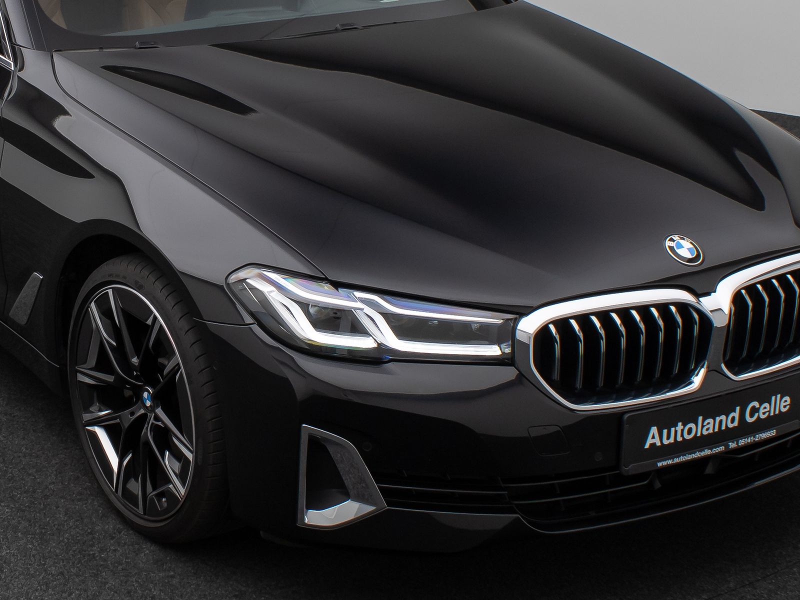 Fahrzeugabbildung BMW 520d xD LuxuryLine Panorama Laser TV HUD DAB H/K