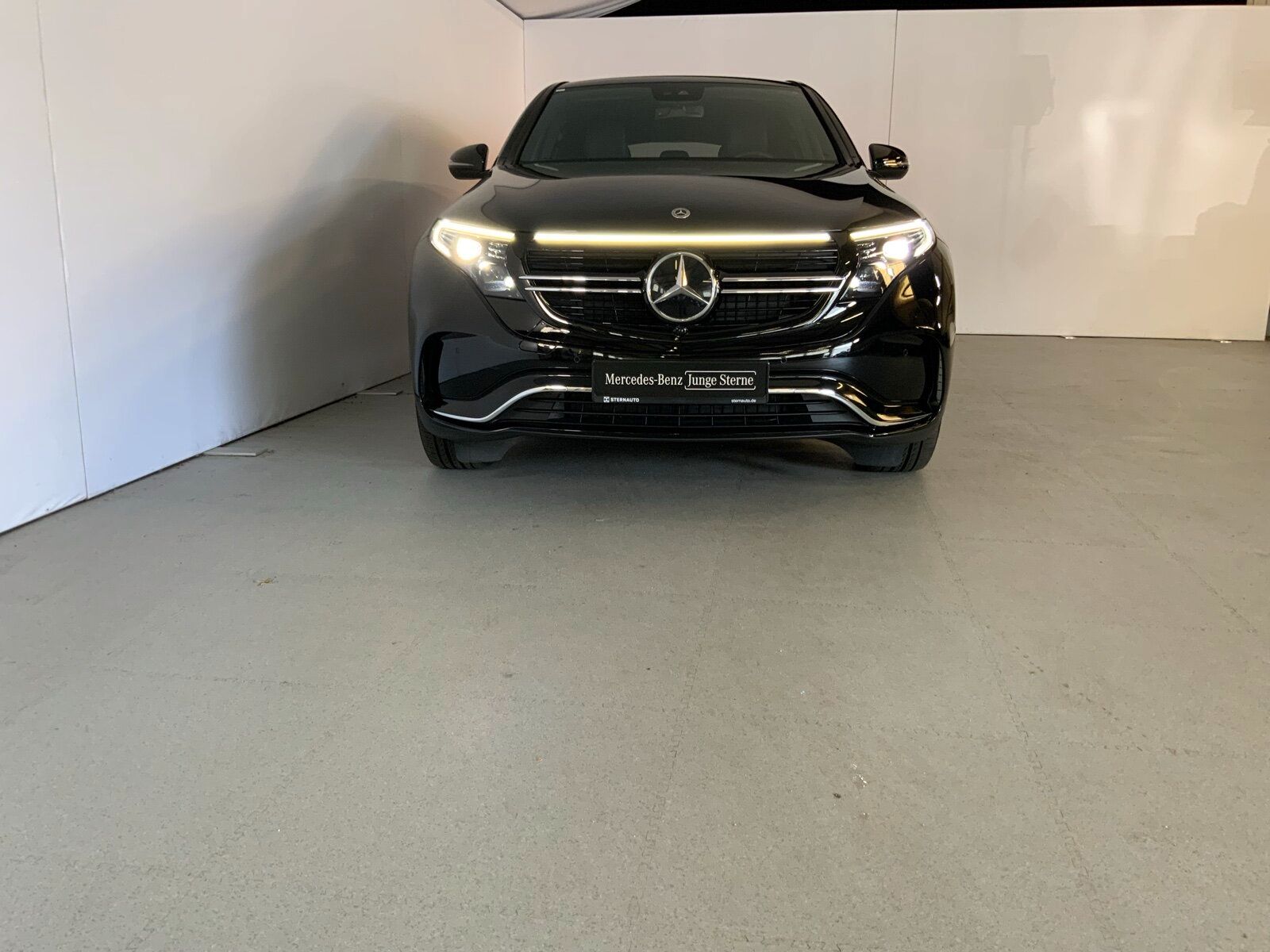 Mercedes-Benz EQC 400 4M AMG MultibeamLED AHK Sound RüKam MBUX imagem 2