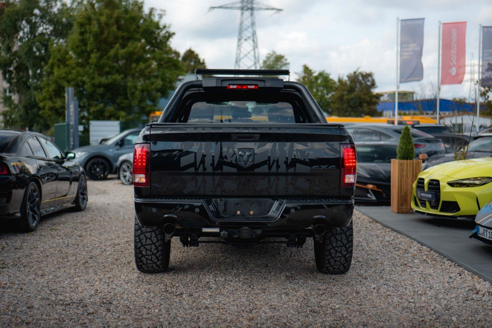 Fahrzeugabbildung Dodge RAM 5.7 V8 HEMI 4x4 OFFROAD Night-Paket *LED*