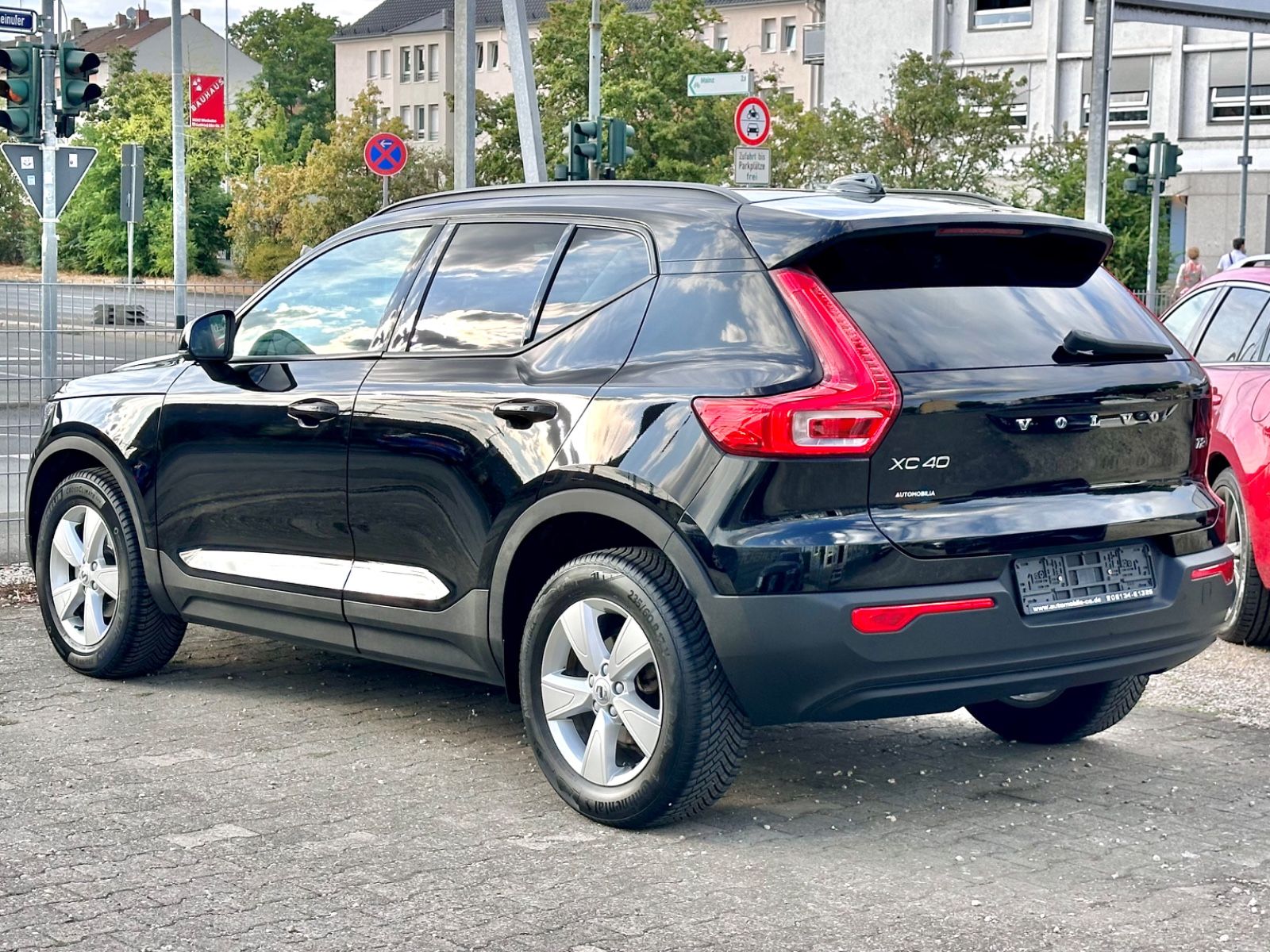 Fahrzeugabbildung Volvo XC40 MOMENTUM CORE 2WD*LED+1.HAND*