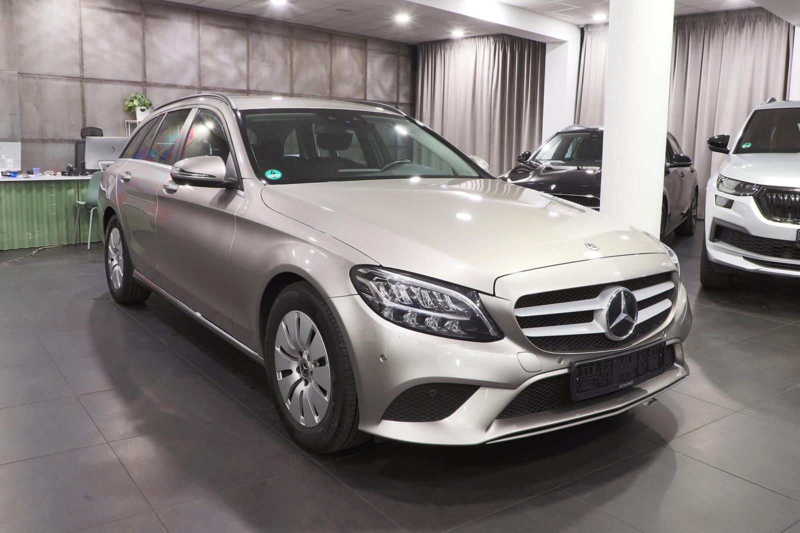 Mercedes-Benz C220 143kW Aut.