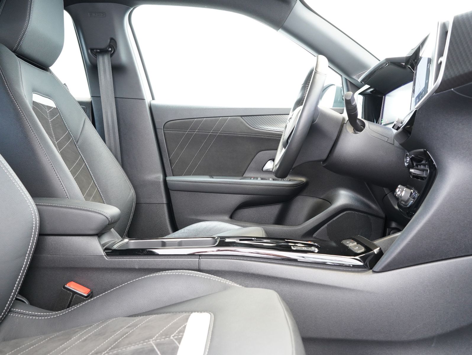 Fahrzeugabbildung Opel Mokka-e Ultimate INTELLILUX/ACC/WÄRMEPUMPE/SOH