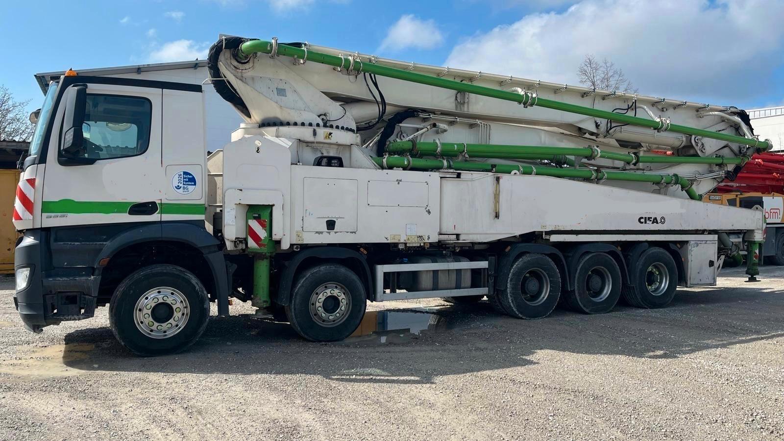 Mercedes-Benz 5551Arocs, Cifa K60H