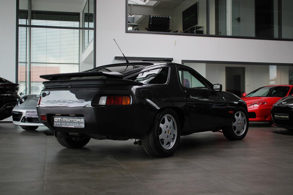 Porsche 928