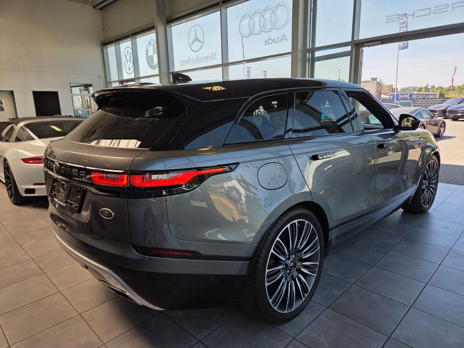 Fahrzeugabbildung Land Rover Range Rover Velar First Edition