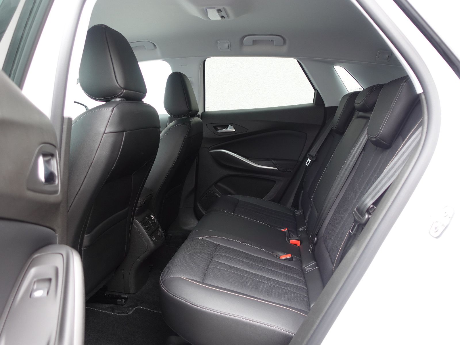 Fahrzeugabbildung Opel Grandland GS 1.2T AUTOMATIK,AHK,Navi,MatrixLED