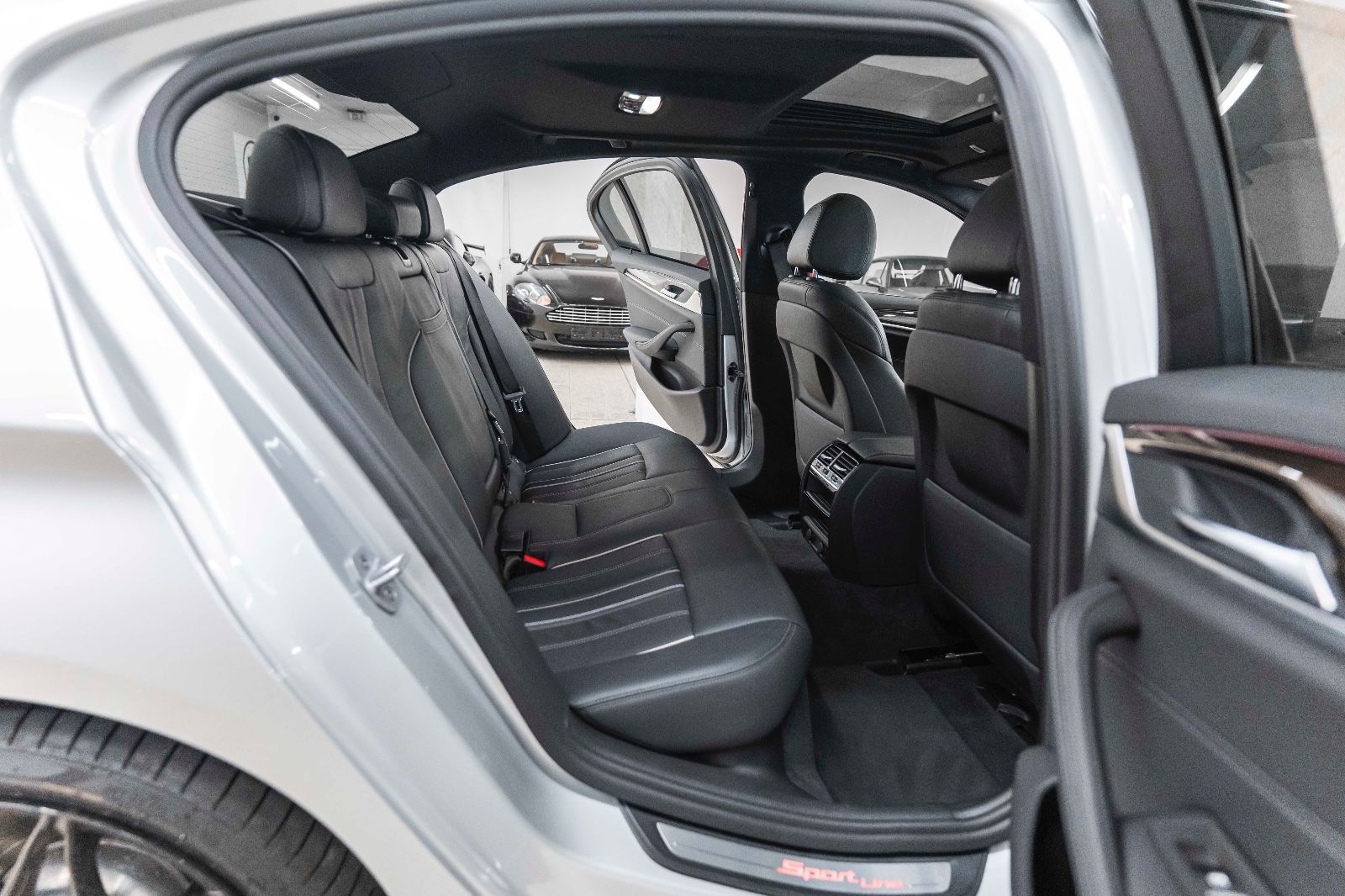 Fahrzeugabbildung BMW 530i xDrive M-Performance HUD LED KAM TOTW NAV