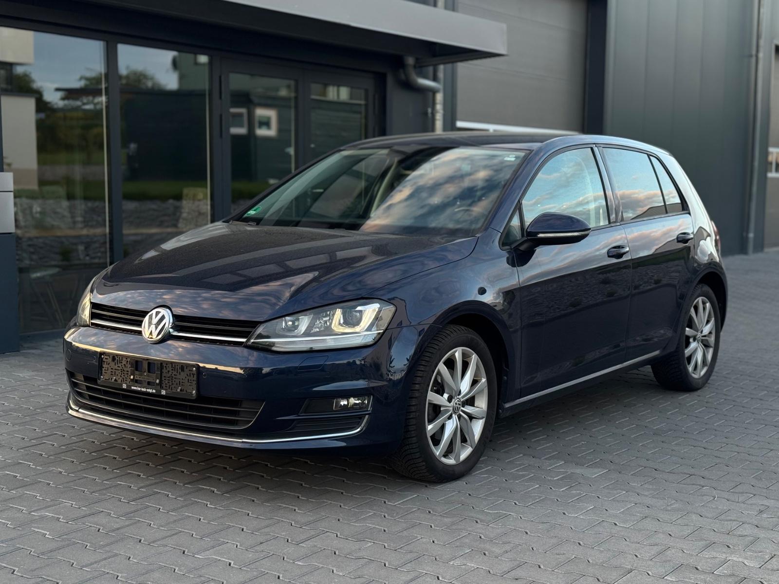 Volkswagen Golf VII Highline Bi-XEN/NAVI/LED/SHZ/AHK/PDC+