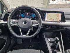 Fahrzeugabbildung Volkswagen Golf VIII Variant Life Navi LED RFK ACC StdHz