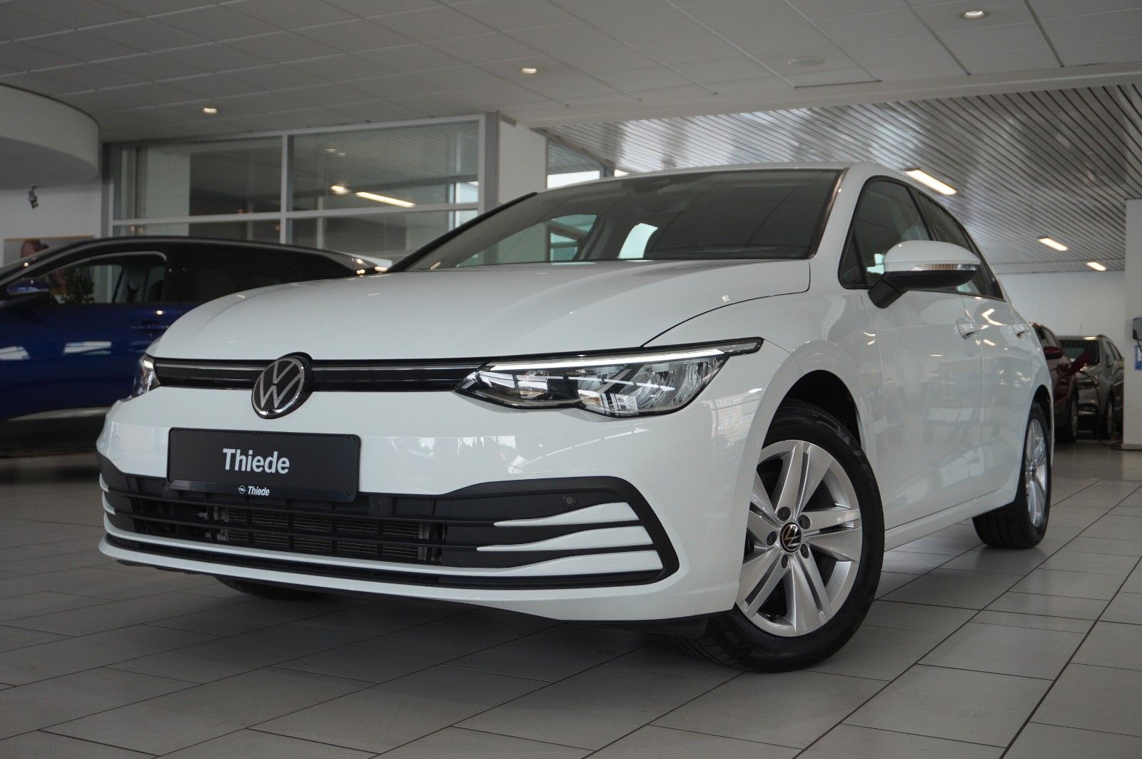 Fahrzeugabbildung Volkswagen Golf VIII Lim. 2.0 TDI LIFE DSG NAVI/LED/VIRTU.