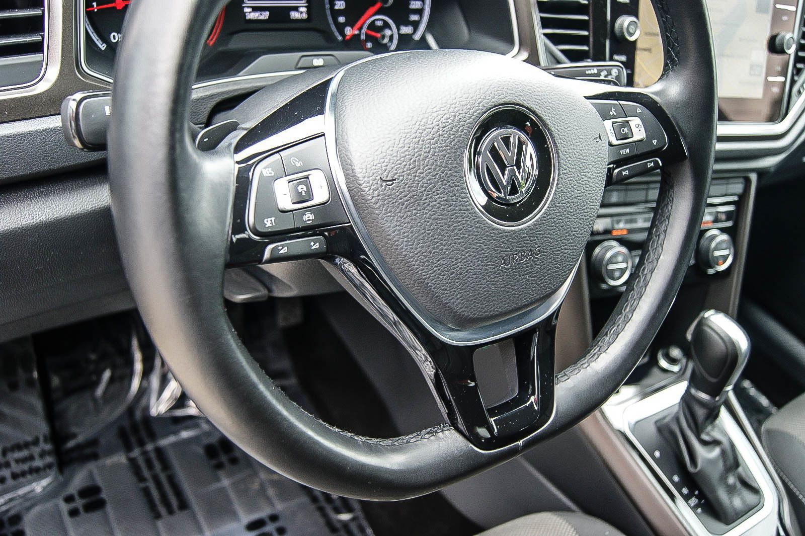 Fahrzeugabbildung Volkswagen T-Roc 15TSI DSG Style STHZG NAVI KAMERA 1HAND AC