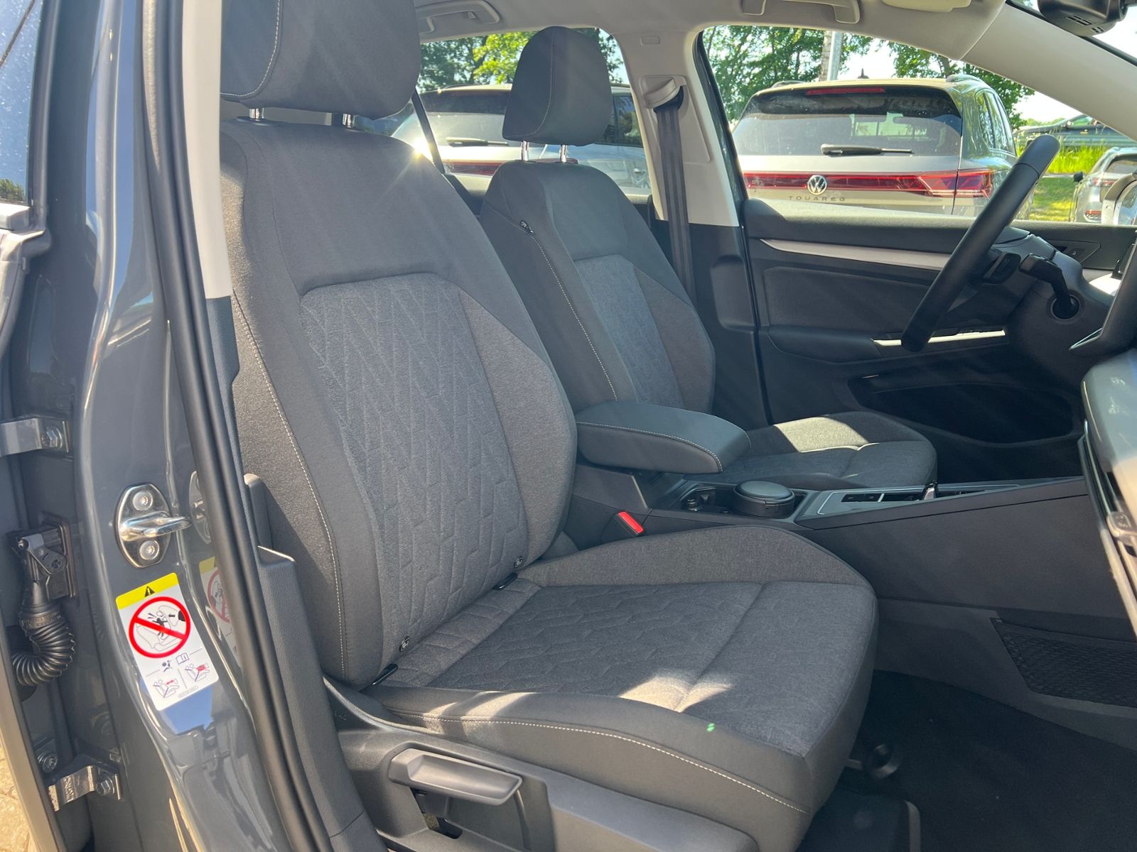Fahrzeugabbildung Volkswagen Golf VIII Life 1.5 eTSI DSG *LED, ACC, Kamera, 1