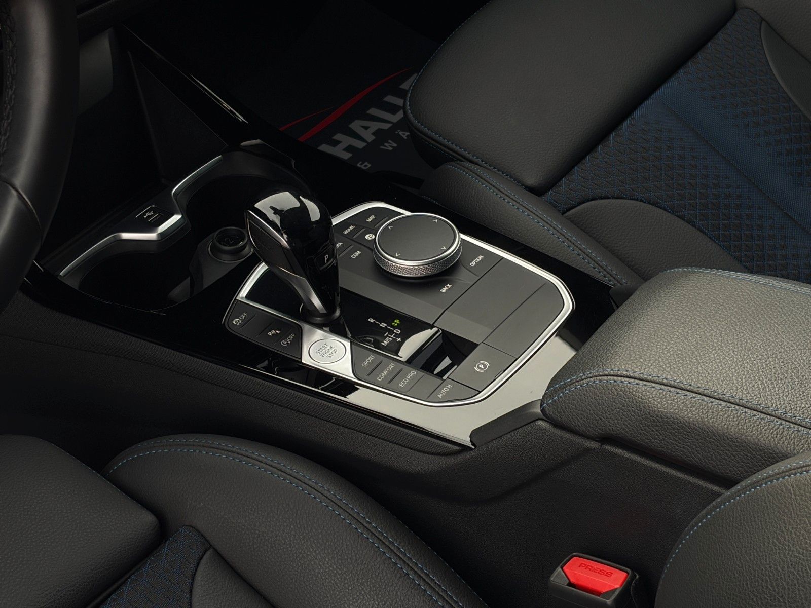 Fahrzeugabbildung BMW M135i xDrive HiFi SHZ LED DAB PDC Wireless Temp