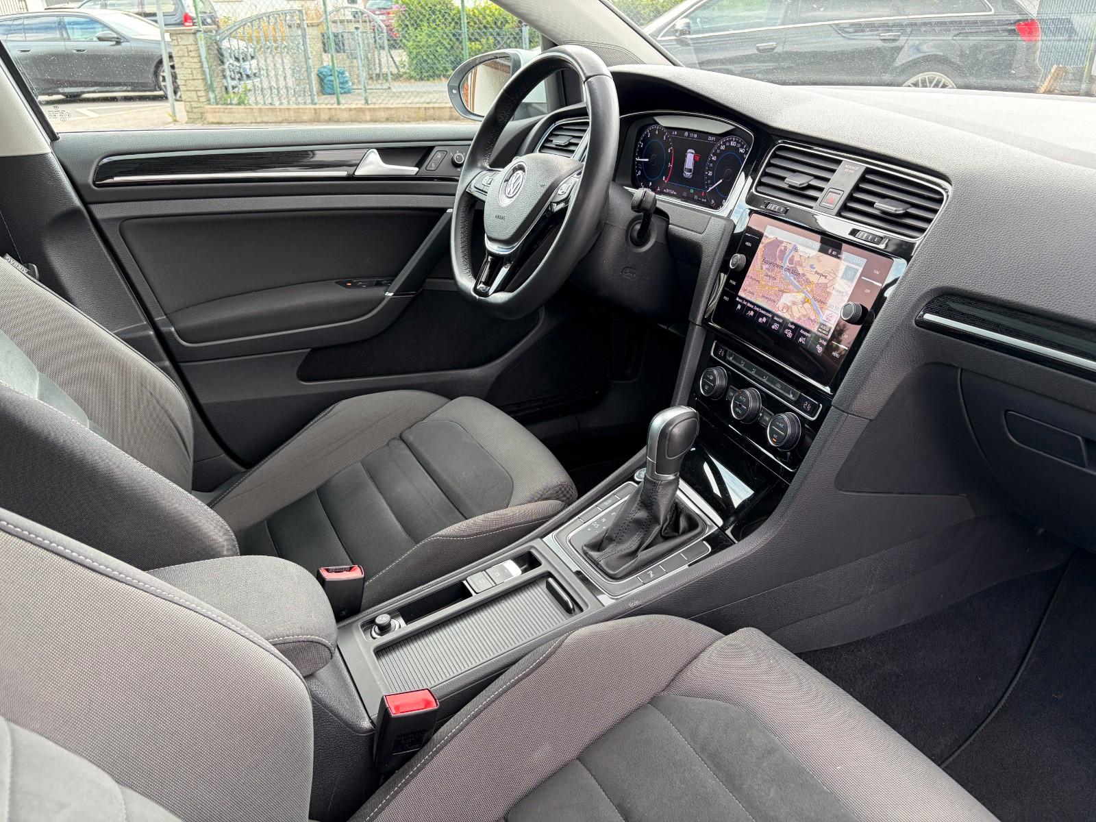 Volkswagen Golf VII Var Highline R Line*Pano*Kamera*ACC