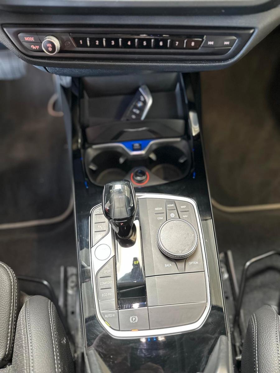 BMW 118i 1 Limousine Navi HeadUp Sport Line 8fach