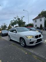 BMW X1 20i - BMW 1er Reihe mit Benzin-Antrieb: Geländewagen