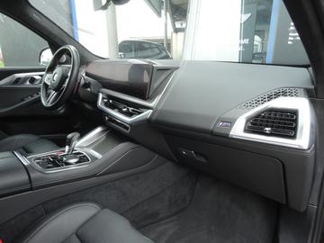 صورة 10 لـ 2023 BMW XM
