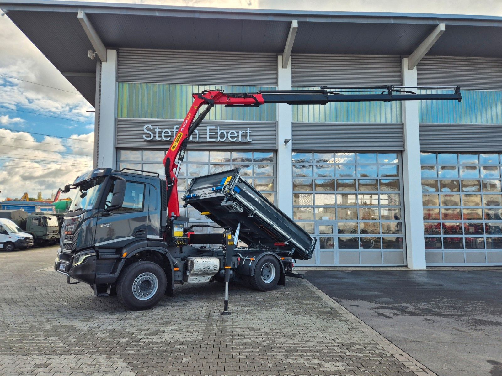 Fahrzeugabbildung Iveco AD200X46/P HR OFF Palfinger PK 12.501 Funk AHK