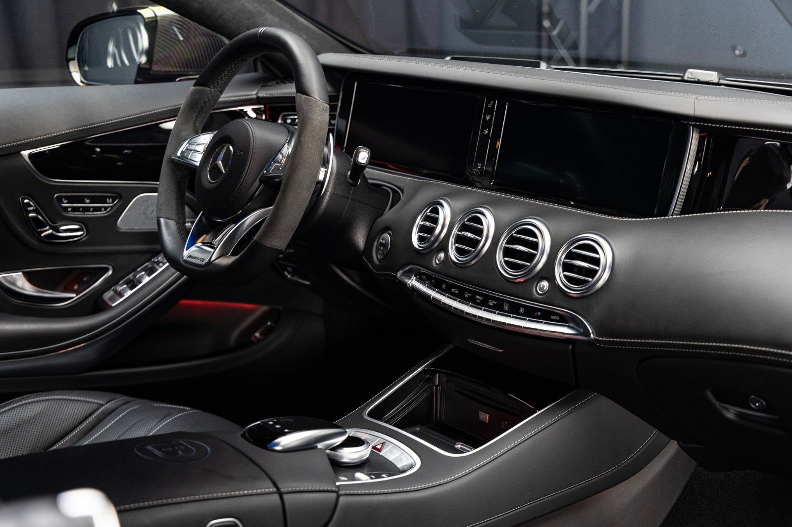 Fahrzeugabbildung Mercedes-Benz BRABUS 850 Coupé C217 + 850 PS + 15.255 km