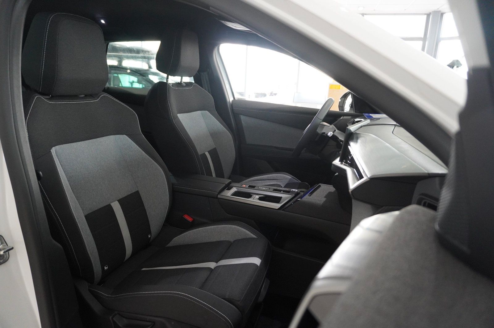 Fahrzeugabbildung Opel Grandland 1.2 48V HYBRID EDIT. NAVI/LED/KAMERA