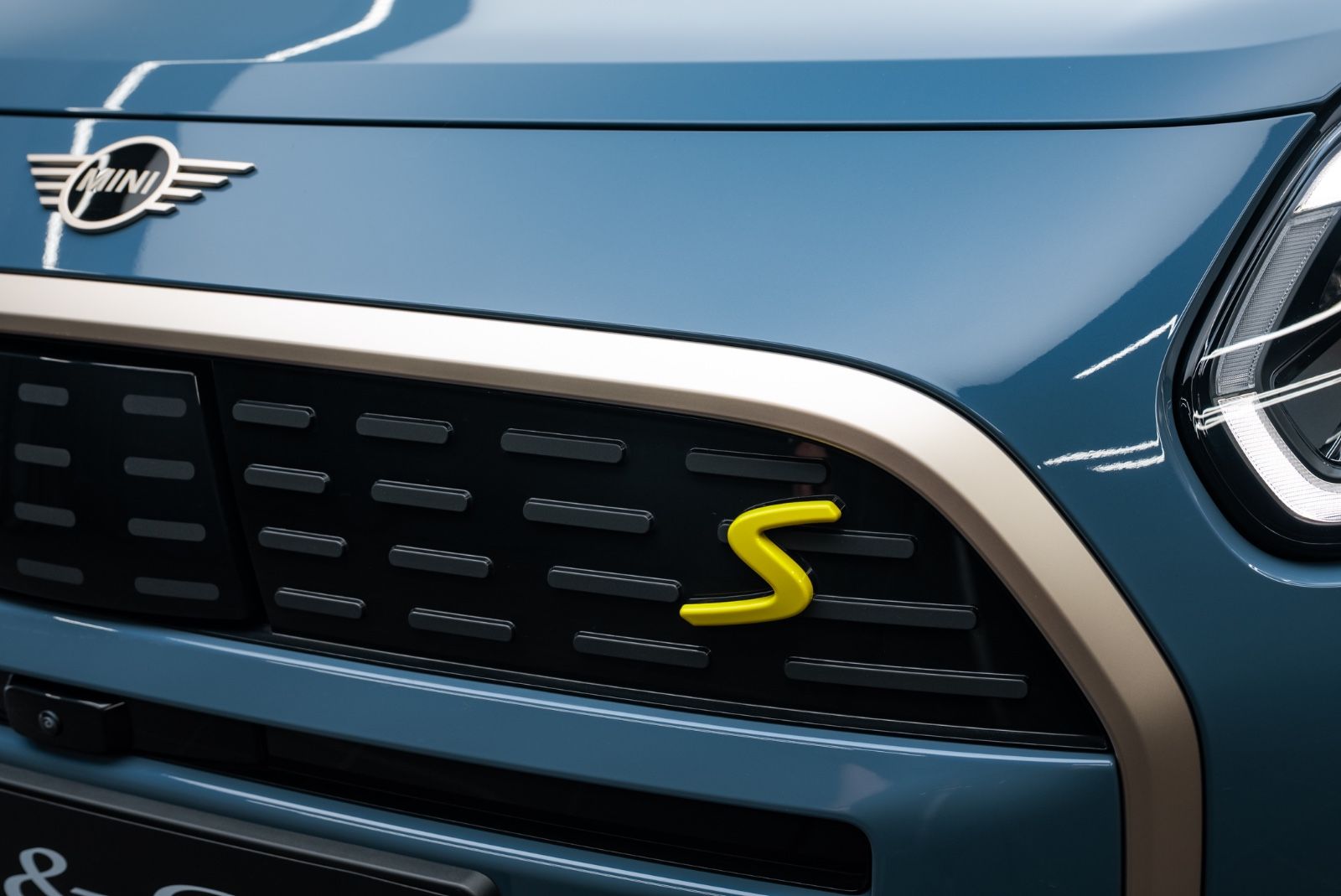 Fahrzeugabbildung MINI Countryman SE ALL4