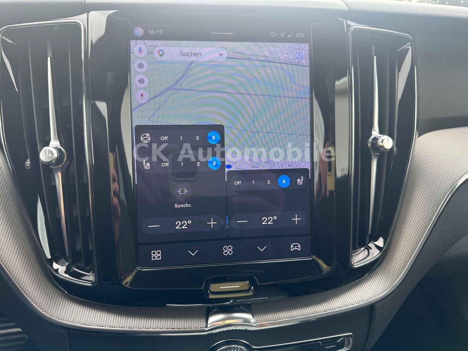 Fahrzeugabbildung Volvo XC60 R Design 2WD/Navi/Pano/Kamera/LED