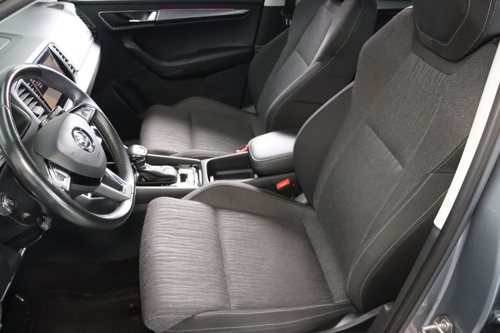 Fahrzeugabbildung SKODA Karoq 4x4 Memory * Navi * DSG * LED * AHK