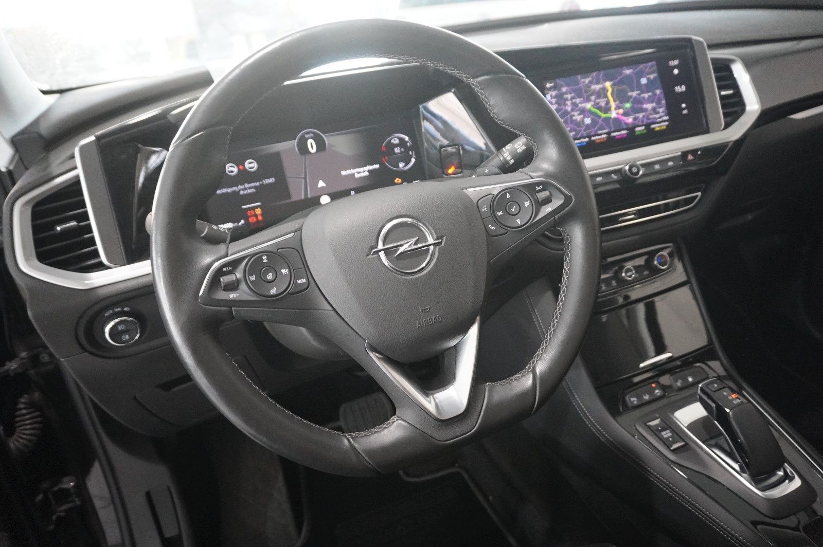 Fahrzeugabbildung Opel Grandland (X) ULTIMATE 4HYBRID NAVI/LED/360°/DAB