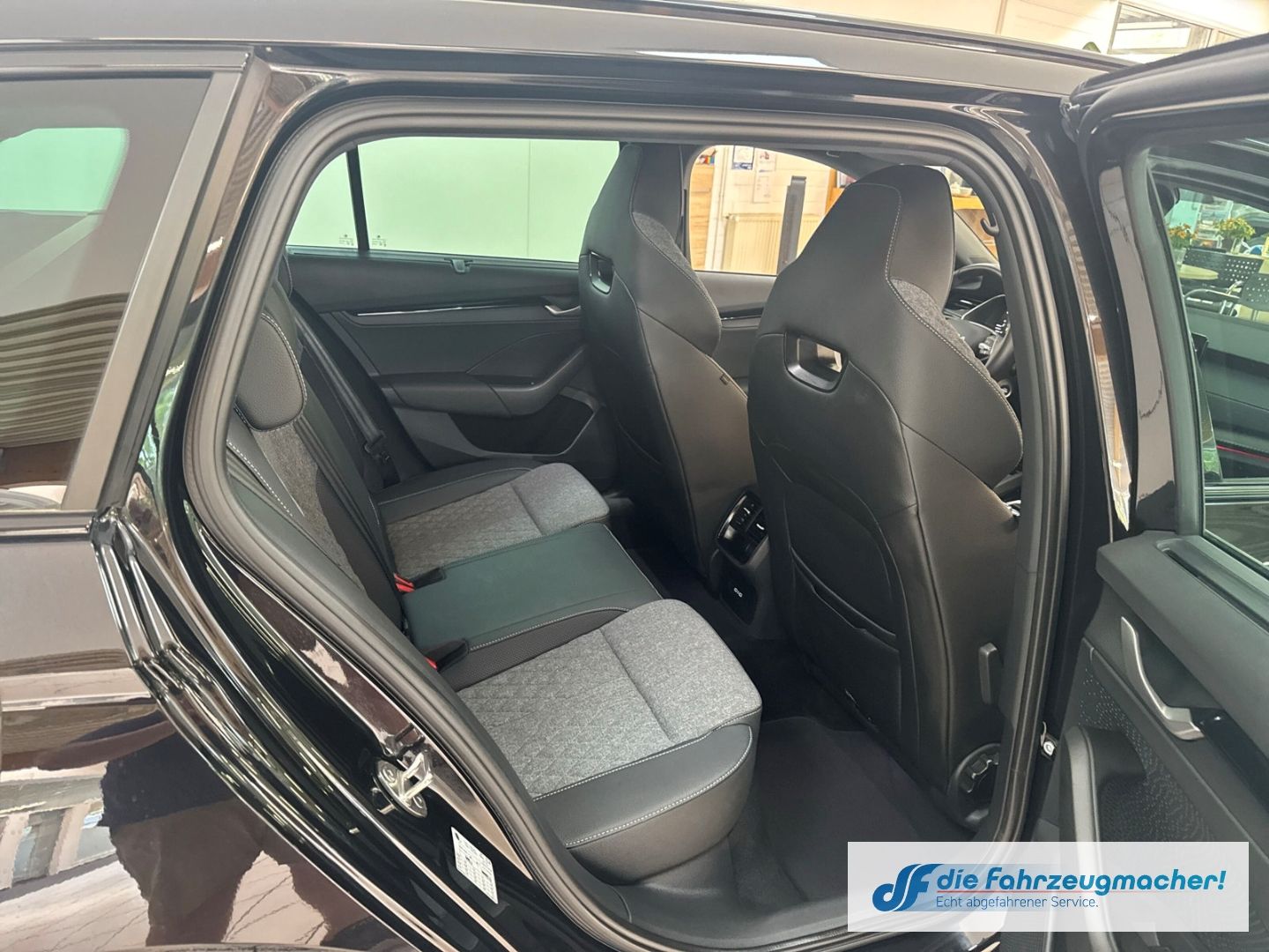 Fahrzeugabbildung SKODA Octavia Combi 2.0 TDI 110 kW Sportline Sportpake