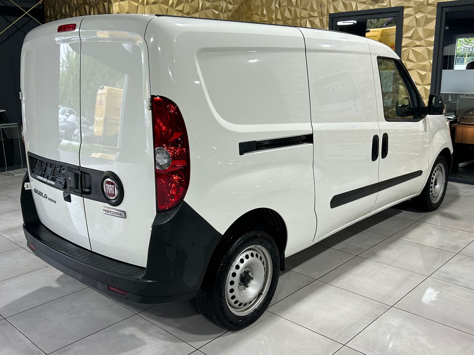 Fahrzeugabbildung Fiat Doblò MAXI/KAMERA/KLIMA/2-SITZ